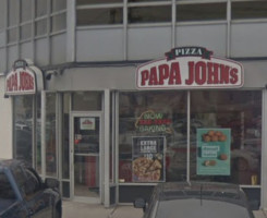 Papa Johns Pizza outside