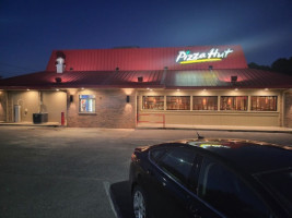 Pizza Hut outside