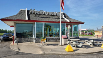 Mcdonald's outside