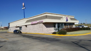 Braum's Ice Cream Dairy Store outside