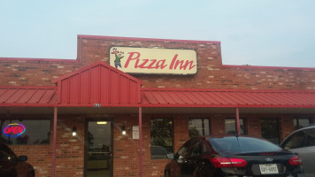 Pizza Inn outside