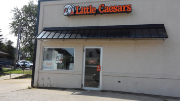 Little Caesars Pizza outside