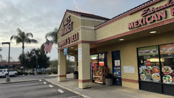 Lakes Market Deli outside