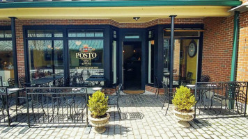 Pizzeria Posto Eastdale inside