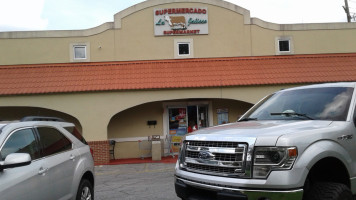 La Jalisco Supermercado outside