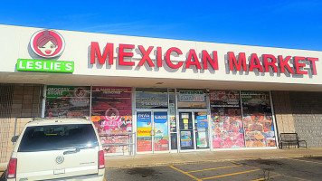 Leslie's Mexican Supermarket outside