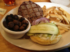 Dakota's Roadhouse food