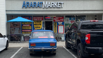 Ararat Market outside