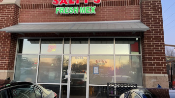 Salty's Fresh Mex outside