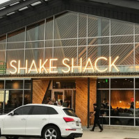 Shake Shack Rino outside