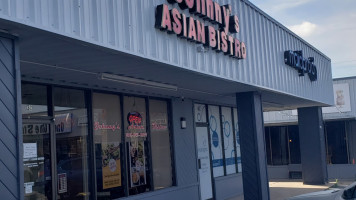 Johnny's Asian Bistro outside