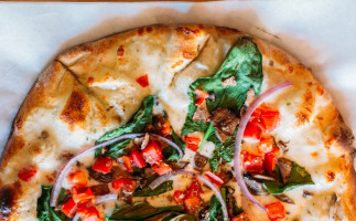 Artisan Pizza Co food