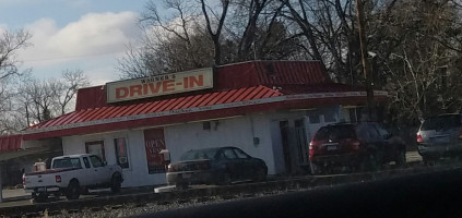 Wagner's Drive-in outside