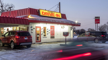 Wagner's Drive-in outside