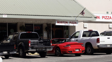 Kaimuki's Boston Pizza outside
