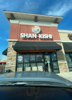 Shan Kishi outside
