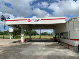 Lee's Cajun Cuisine inside