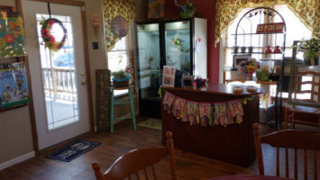 Market Basket Cafe, Catering Flowers outside