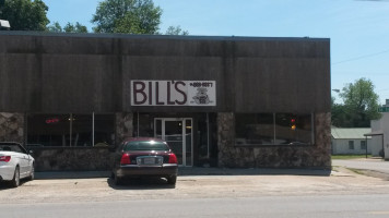 Bill's -b-q outside