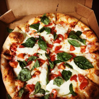 Pizzarelli’s Pizzeria food
