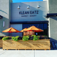 Klean Eatz Sourdough Bakery outside