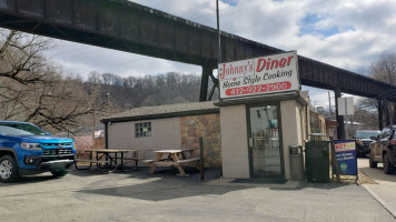 Johnny's Diner outside