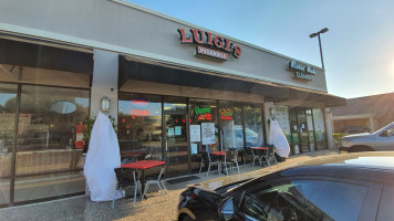 Luigi's Pizzeria Bellaire inside