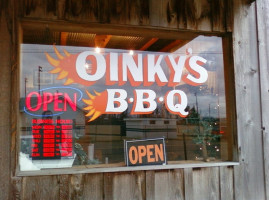 Oinky's Barbecue food