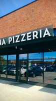 Luna Pizzeria outside