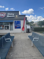 Dairy Queen (treats And Cakes) outside