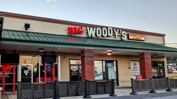 Big Woody's Sports Bar Restaurant food