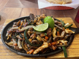 Los Jarritos Mexican food