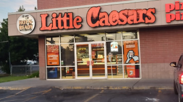 Little Caesars Pizza outside