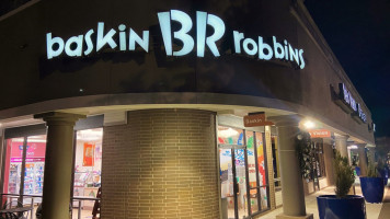 Baskin-robbins outside