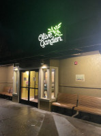 Olive Garden Italian outside