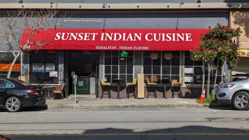 Naan N Curry outside