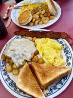 Lynn's Country Diner food