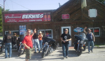 Bernies Grill inside