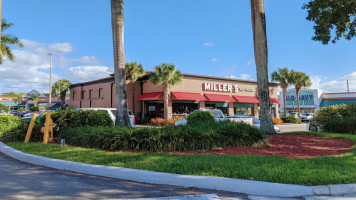 Miller's Ale House outside