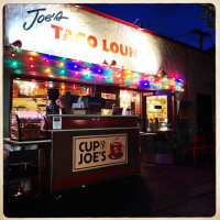Joe’s Taco Lounge outside