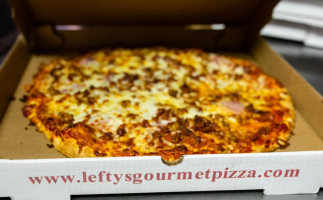 Lefty's Gourmet Pizza And Ice Cream inside