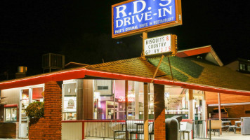 R D's Drive-in outside