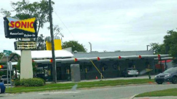 Sonic Drive-in In Wilm outside