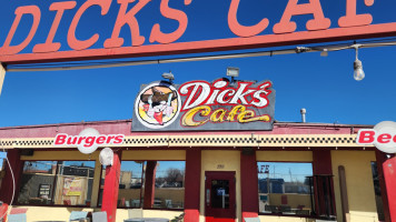 Dick's Cafe outside