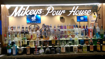 Mikey's Pour House Pub And Grill food