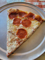 Leon Gessi New York Pizza food