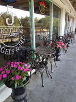 5 Brothers Bagels Deli outside