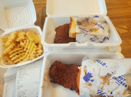 Howdy Hot Chicken food