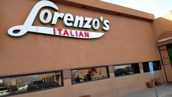 Lorenzo's Italian outside