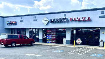 Larry's Pizza outside